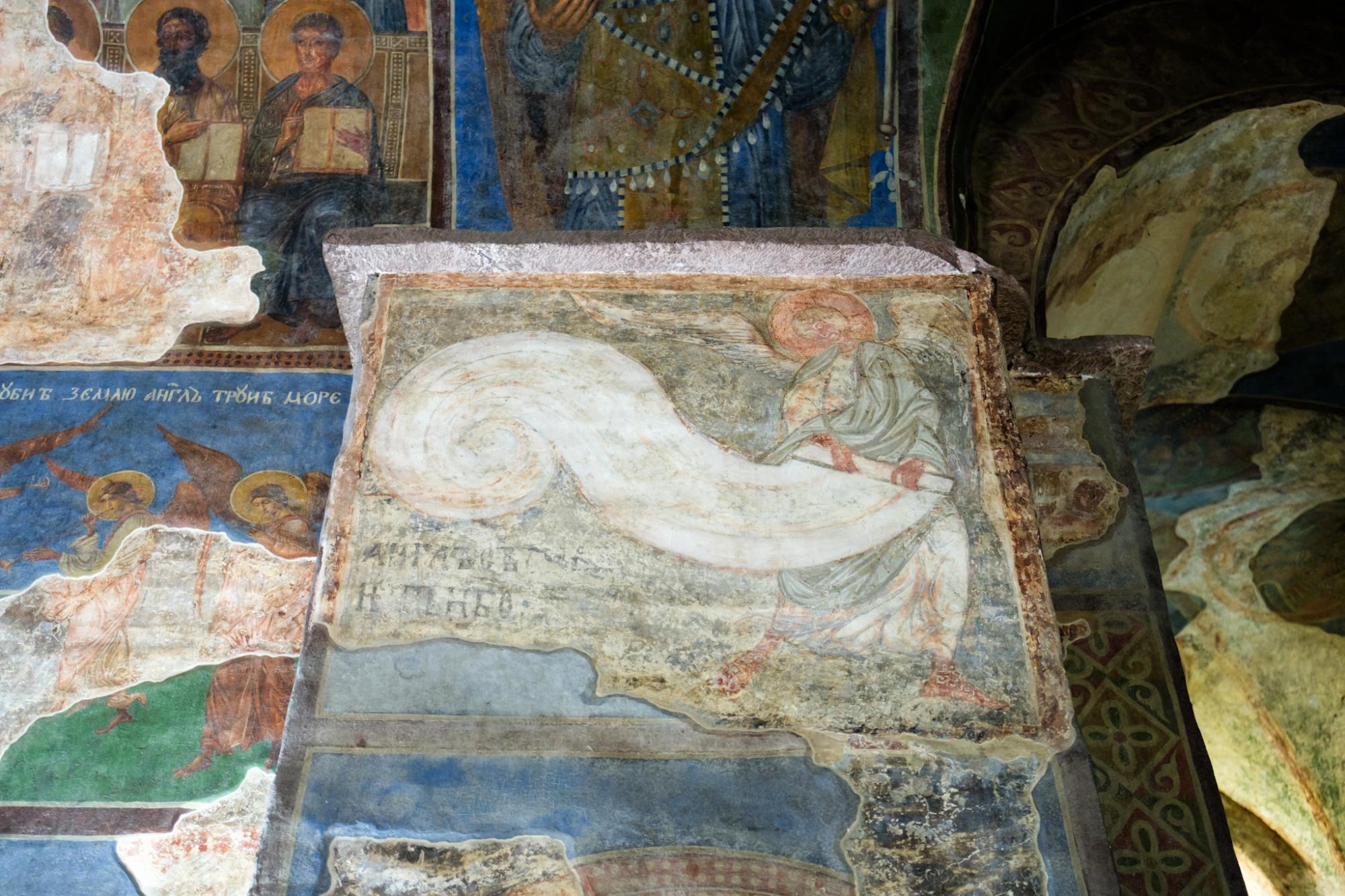 "Пекло для чоловіків, рай для жінок": Що приховує Кирилівська церква в Києві